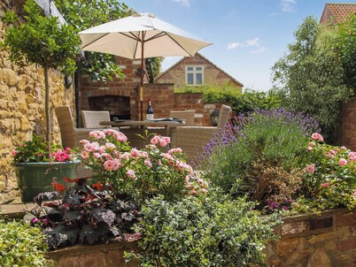 2 bedroom accommodation in Brantingham, near Beverley