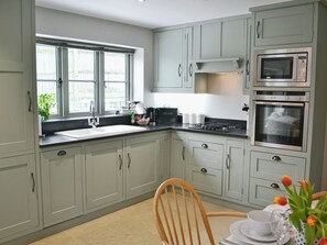 Dishwasher - 2 bedroom accommodation in Pembury, near Tunbridge Wells (Pembury, near Tunbridge Wells)