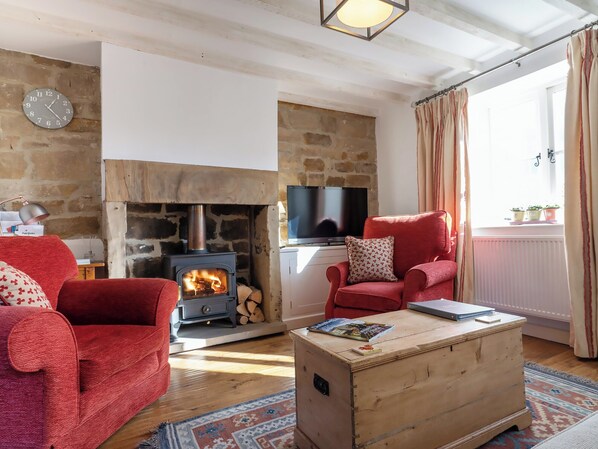 TV, fireplace