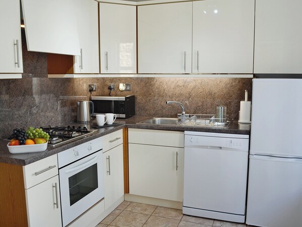 Dishwasher, cookware/dishes/utensils