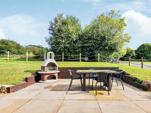 Outdoor dining - Enjoy a morning swim at Rook followed by exploring the nearby towns. (Ipplepen, near Totnes)