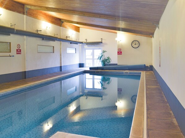 Indendørs pool