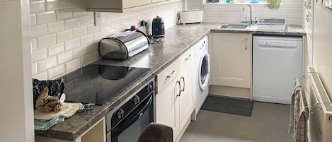 Lava-louças, cadeirão de bebê