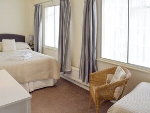 3 bedrooms, free WiFi, bed sheets - 3 bedroom accommodation in Whitby (Whitby)