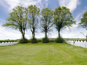 Property grounds - Bonshawside Farmhouse (Kirtlebridge, near Annan)