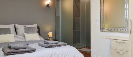 3 bedrooms, free WiFi, bed sheets