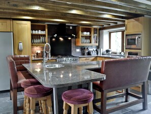 Dishwasher, high chair - Charming barn conversion with hot tub and walks from the door. (Ymwlch, near Porthmadog)