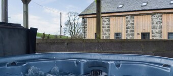 Charming barn conversion with hot tub and walks from the door.