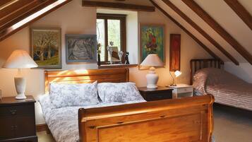 4 bedrooms, free WiFi, bed sheets