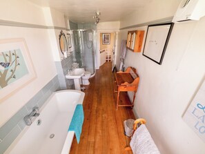 Bathroom - 3 bedroom accommodation in High Lorton, near Cockermouth (High Lorton, near Cockermouth)