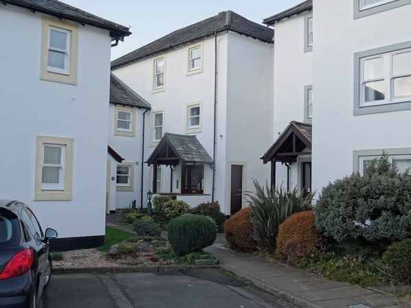 Lovely apartment in an exclusive Lakeland development | 10 Elm Court - Greta Grove Apartments, Keswick - 2 bedroom accommodation in Keswick (Keswick)