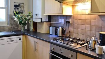 Batterie de cuisine, vaisselle et ustensiles