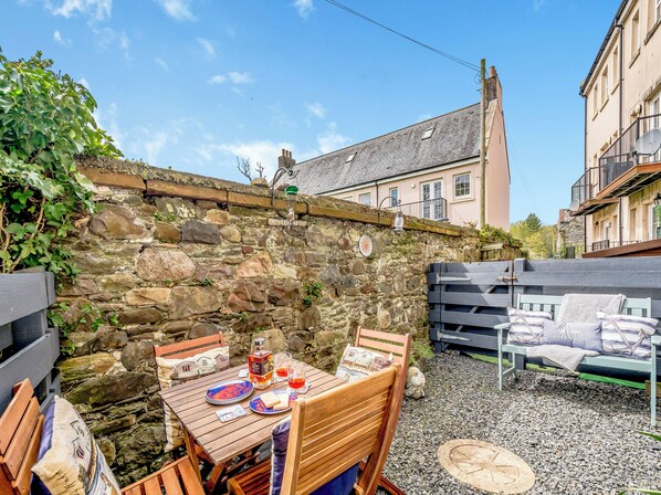 Unclassified image, 1 of 27, button