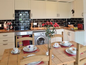Cookware/dishes/utensils - 2 bedroom accommodation in Stairhaven by Glenluce (Stairhaven by Glenluce)
