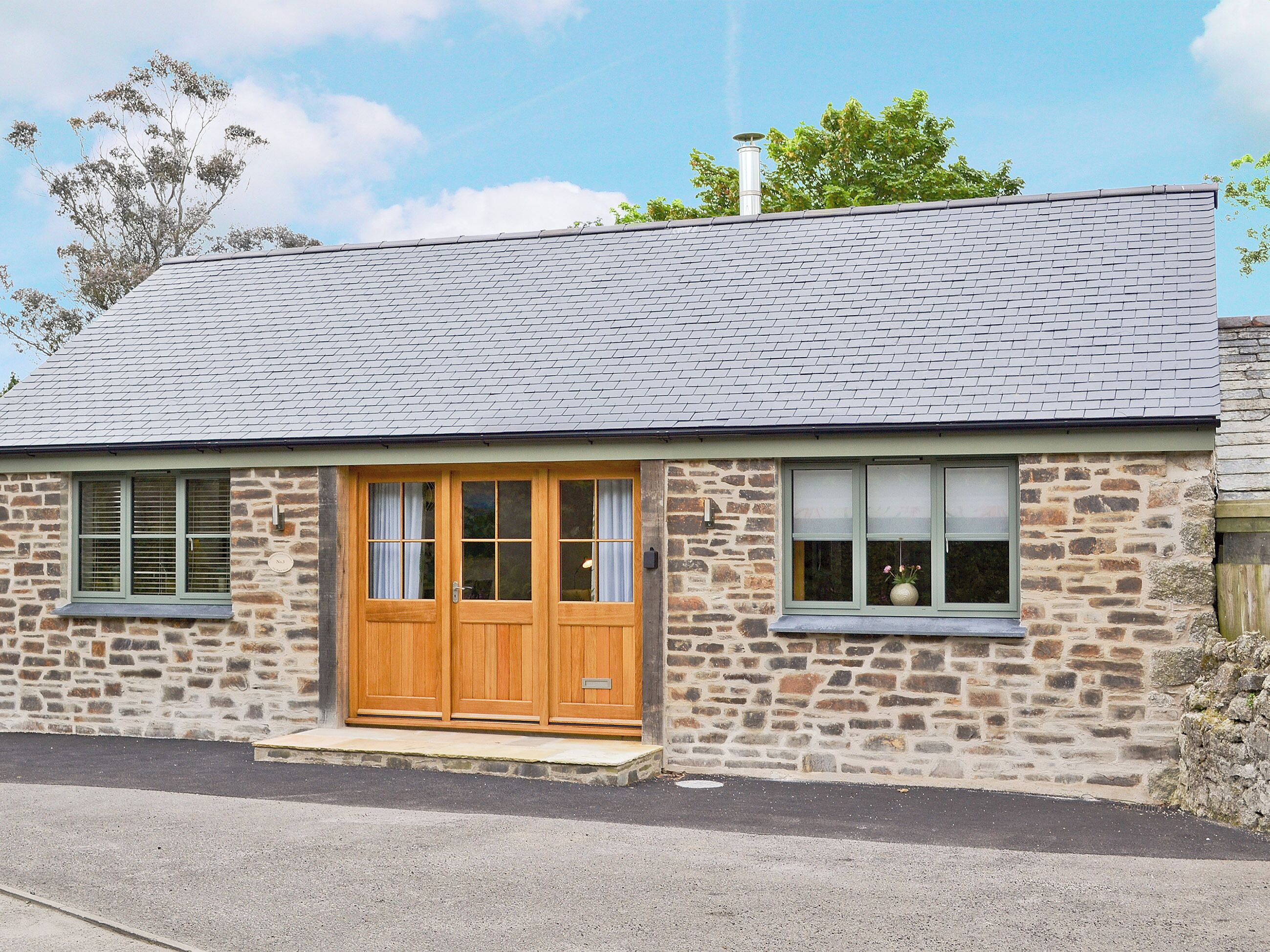 المنشأة من الخارج