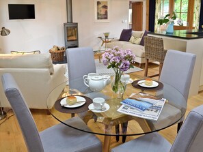 Dining - 1 bedroom accommodation in St Blazey, near Par (St Blazey, near Par)