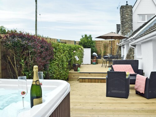 2 bedroom accommodation in Johnston, near Broad Haven