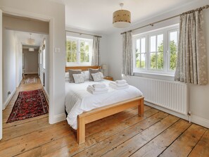 6 bedrooms, free WiFi, bed sheets - 6 bedroom accommodation in Stretham, Ely (Stretham, Ely)