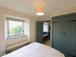 1 bedroom, bed sheets