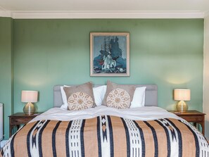 3 bedrooms, free WiFi, bed sheets - Strathcashel Cottage (Rowardennan, near Balamaha)