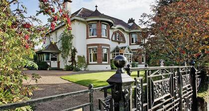 5 bedroom accommodation in Aberfeldy