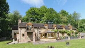 A stone house with a balcony, a conservatory, and a garden. - 6 bedroom accommodation in Highley, near Bridgenorth (Highley, near Bridgenorth)