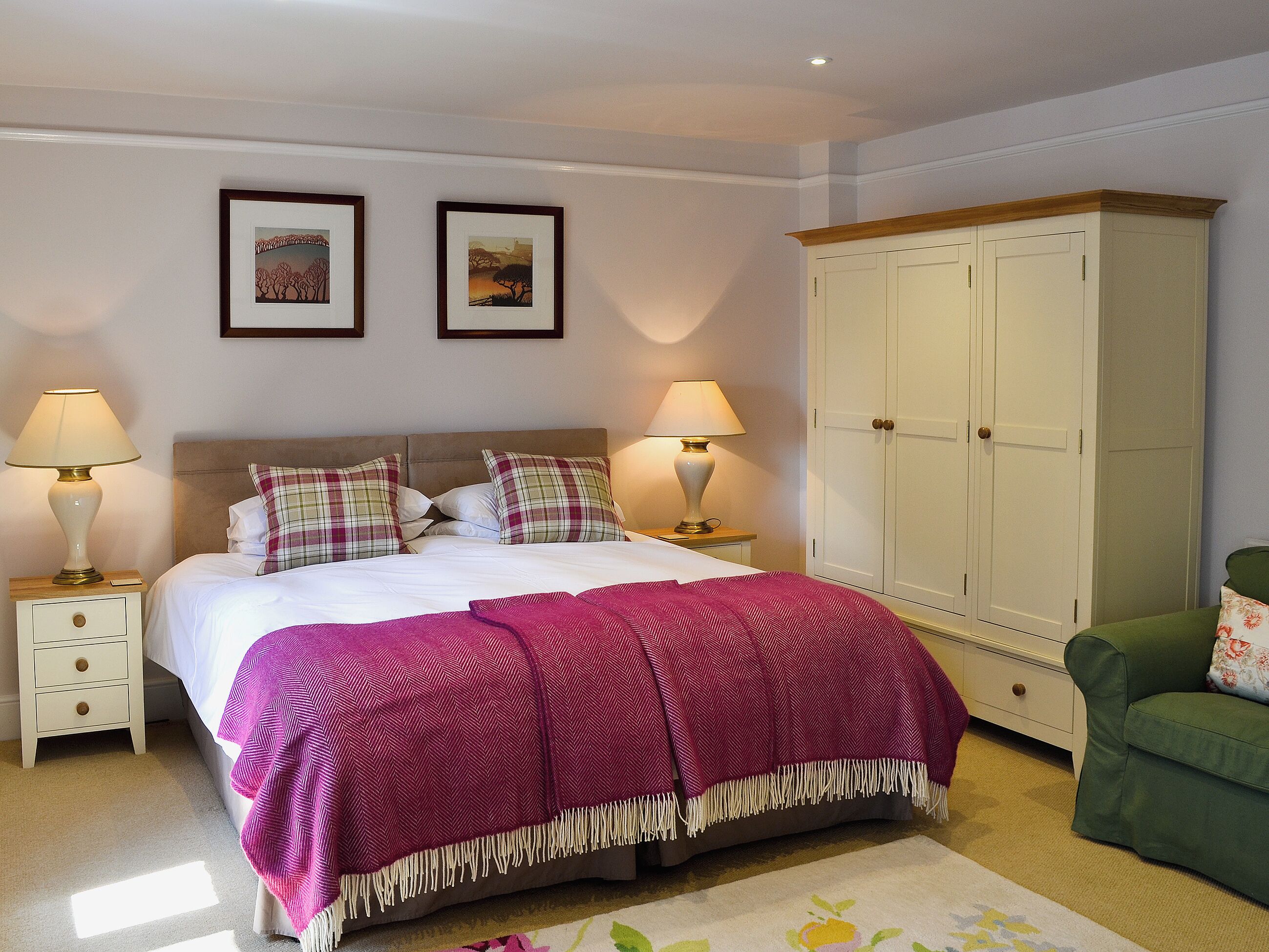 4 bedrooms, free WiFi, bed sheets, wheelchair access