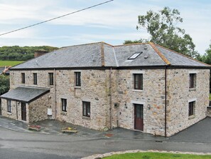 Exterior - 4 bedroom accommodation in St Blazey, near Par (St Blazey, near Par)