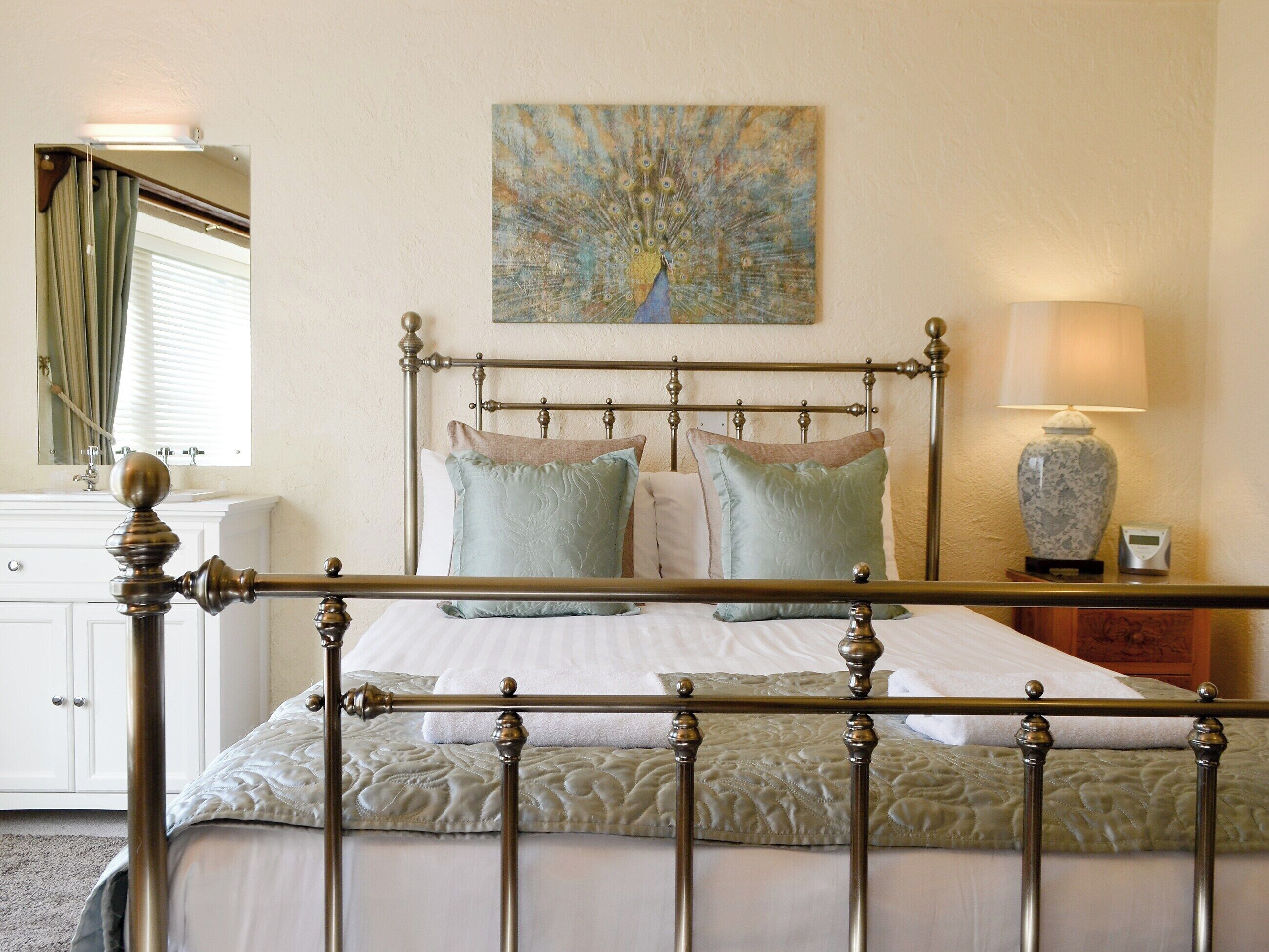 5 bedrooms, free WiFi, bed sheets