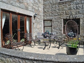Outdoor dining - 1 bedroom accommodation in Dalbeattie, near Dumfries (Dalbeattie, near Dumfries)