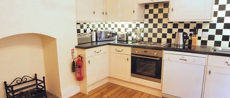 Lave-vaisselle, chaise haute