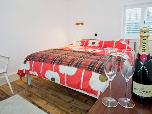 4 bedrooms, free WiFi, bed sheets