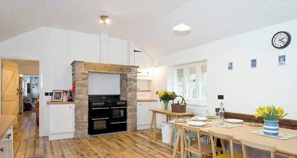4 bedroom accommodation in Llandwrog, near Caernarfon