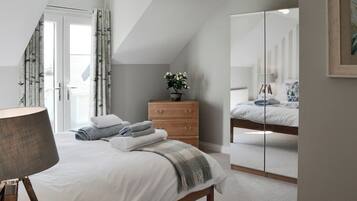 3 bedrooms, free WiFi, bed sheets