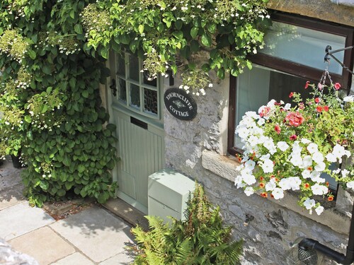 2 bedroom accommodation in Tideswell, near Bakewell