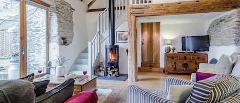 TV, fireplace
