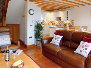 TV - 2 bedroom accommodation in Thorpe Bassett, near Malton (Thorpe Bassett, near Malton)