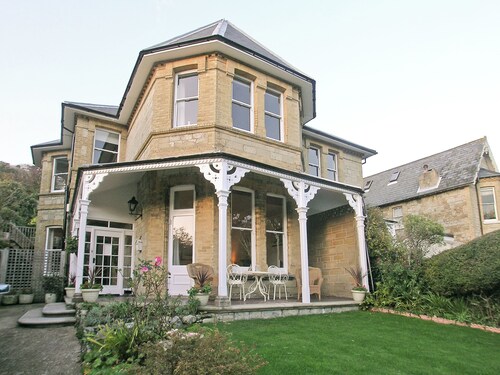 3 bedroom accommodation in Ventnor