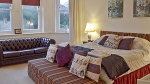 Unclassified image, 5 of 13, button - 3 bedroom accommodation in Ventnor (Ventnor)