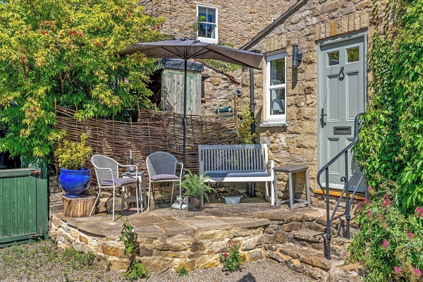 Sitting-out-area | Halfehill Cottage, Richmond