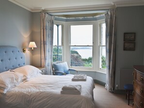 8 bedrooms, free WiFi, bed sheets - 8 bedroom accommodation in Porthpean, near Charlestown (Porthpean, near Charlestown)