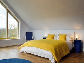 5 bedrooms, free WiFi, bed sheets