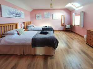 3 bedrooms, free WiFi, bed sheets