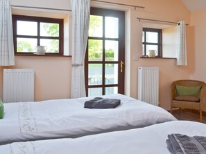 3 bedrooms, free WiFi, bed sheets
