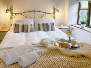 3 bedrooms, bed sheets
