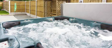 مغطس سبا خارجي