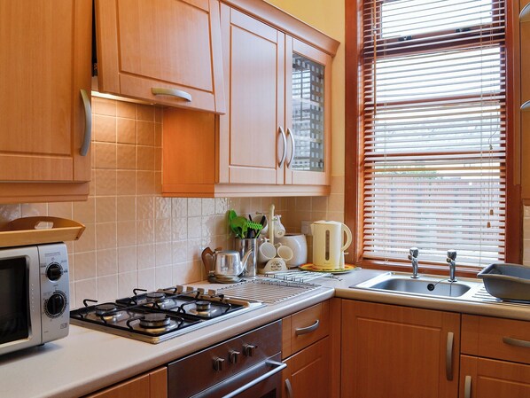 Cookware/dishes/utensils
