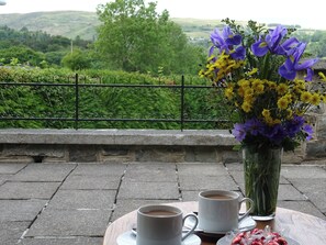 Outdoor dining - 4 bedroom accommodation in Rhayader (Rhayader)