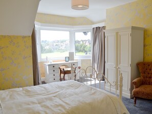 3 bedrooms, free WiFi, bed sheets