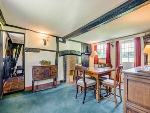 Dining - 3 bedroom accommodation in Callow End, Worcester (Callow End, Worcester)